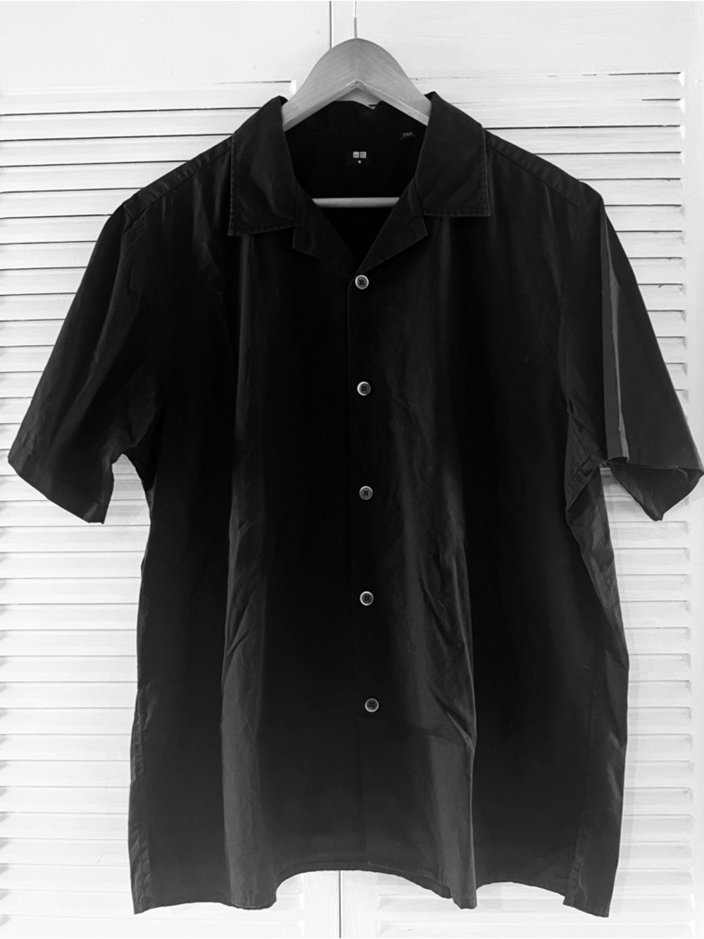 Uniqlo Black Short-Sleeve Casual Button-Down Shirt